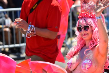 34 Yıllık Denizkızı Geçit Coney Adası'nda