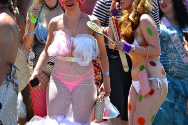 34 Yıllık Denizkızı Geçit Coney Adası'nda