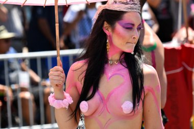 34 Yıllık Denizkızı Geçit Coney Adası'nda