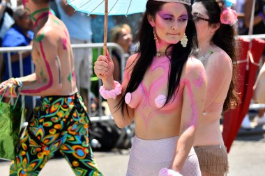 34 Yıllık Denizkızı Geçit Coney Adası'nda