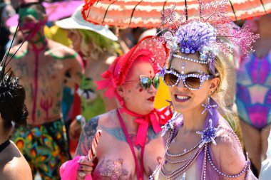 34 Yıllık Denizkızı Geçit Coney Adası'nda