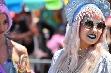 34 Yıllık Denizkızı Geçit Coney Adası'nda