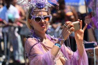 34 Yıllık Denizkızı Geçit Coney Adası'nda