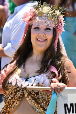 34 Yıllık Denizkızı Geçit Coney Adası'nda