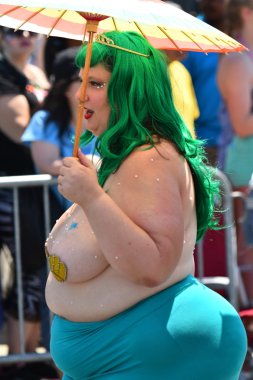 34 Yıllık Denizkızı Geçit Coney Adası'nda