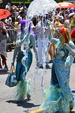 34 Yıllık Denizkızı Geçit Coney Adası'nda