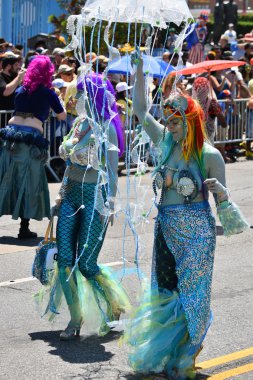 34 Yıllık Denizkızı Geçit Coney Adası'nda