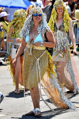 34 Yıllık Denizkızı Geçit Coney Adası'nda