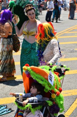 34 Yıllık Denizkızı Geçit Coney Adası'nda