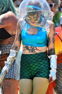 34 Yıllık Denizkızı Geçit Coney Adası'nda