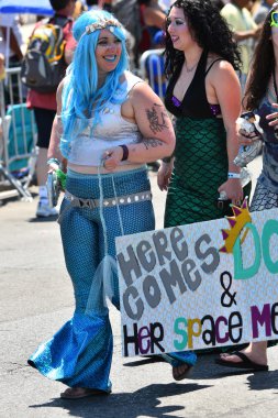 34 Yıllık Denizkızı Geçit Coney Adası'nda