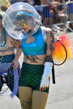 34 Yıllık Denizkızı Geçit Coney Adası'nda