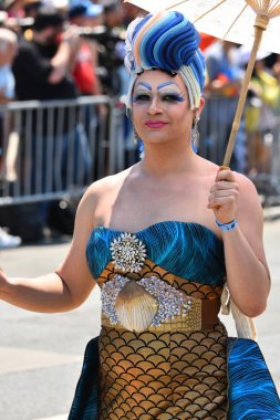 34 Yıllık Denizkızı Geçit Coney Adası'nda