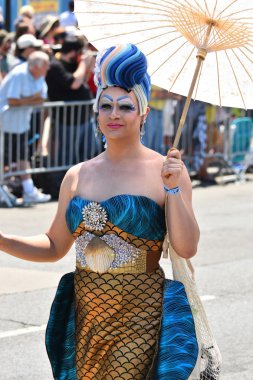 34 Yıllık Denizkızı Geçit Coney Adası'nda