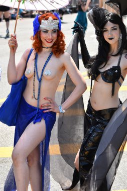 34 Yıllık Denizkızı Geçit Coney Adası'nda