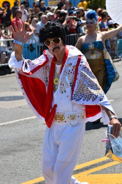 34 Yıllık Denizkızı Geçit Coney Adası'nda