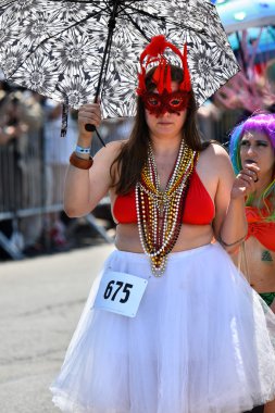 34 Yıllık Denizkızı Geçit Coney Adası'nda