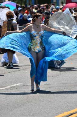 34 Yıllık Denizkızı Geçit Coney Adası'nda