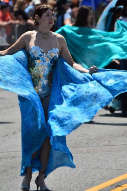 34 Yıllık Denizkızı Geçit Coney Adası'nda