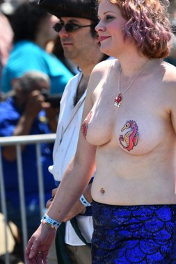 34 Yıllık Denizkızı Geçit Coney Adası'nda