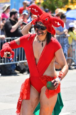 34 Yıllık Denizkızı Geçit Coney Adası'nda