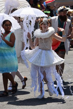 34 Yıllık Denizkızı Geçit Coney Adası'nda