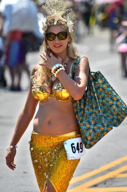 34 Yıllık Denizkızı Geçit Coney Adası'nda