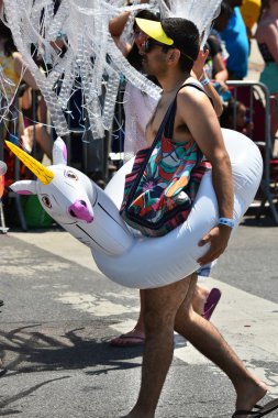 34 Yıllık Denizkızı Geçit Coney Adası'nda