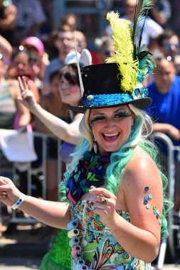 34 Yıllık Denizkızı Geçit Coney Adası'nda