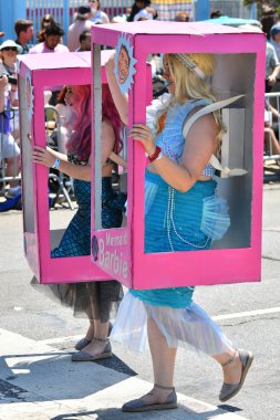 34 Yıllık Denizkızı Geçit Coney Adası'nda