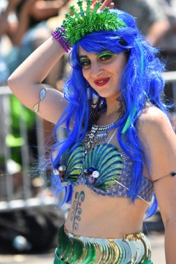 34 Yıllık Denizkızı Geçit Coney Adası'nda