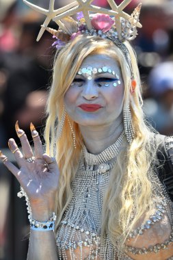 34 Yıllık Denizkızı Geçit Coney Adası'nda