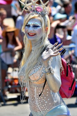 34 Yıllık Denizkızı Geçit Coney Adası'nda