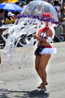 34 Yıllık Denizkızı Geçit Coney Adası'nda