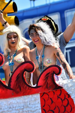 34 Yıllık Denizkızı Geçit Coney Adası'nda