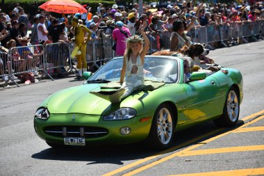 34 Yıllık Denizkızı Geçit Coney Adası'nda