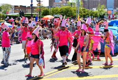 34 Yıllık Denizkızı Geçit Coney Adası'nda
