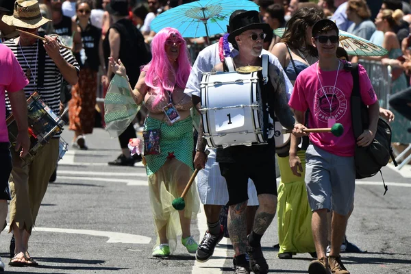 34e défilé annuel des sirènes à Coney Island — Photo