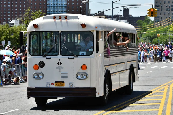 34e jaarlijkse zeemeermin parade op Coney Island — Stockfoto