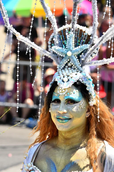 34 Yıllık Denizkızı Geçit Coney Adası'nda