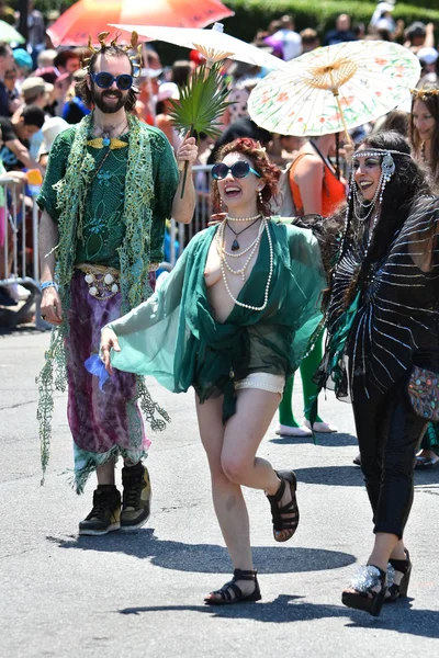 34e défilé annuel des sirènes à Coney Island — Photo