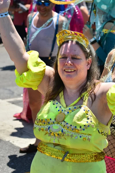 34e jaarlijkse zeemeermin parade op Coney Island — Stockfoto