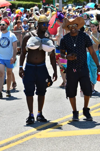 34: e årliga Mermaid Parade på Coney Island — Stockfoto