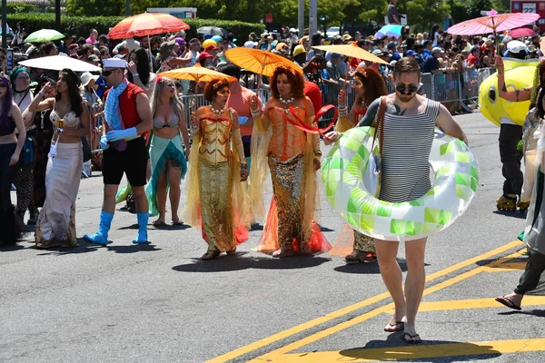 34e jaarlijkse zeemeermin parade op Coney Island — Stockfoto