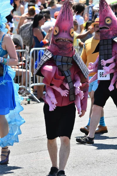 34e défilé annuel des sirènes à Coney Island — Photo