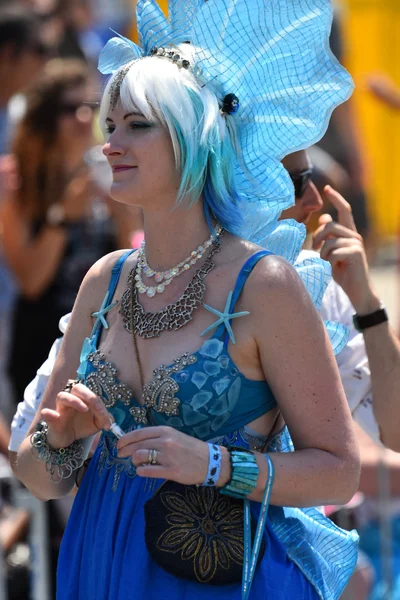 34 Yıllık Denizkızı Geçit Coney Adası'nda