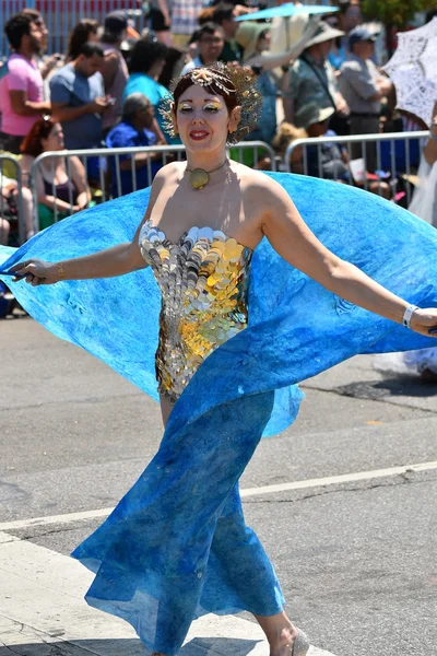 34. jährliche Meerjungfrauen-Parade auf der Coney Island — Stockfoto