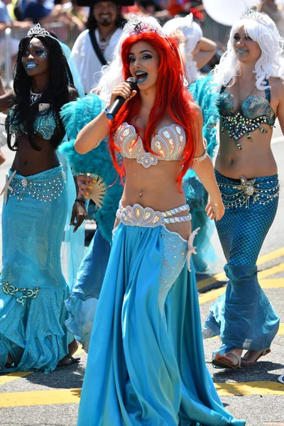 34th Annual Mermaid Parade at Coney Island — Stock Photo, Image