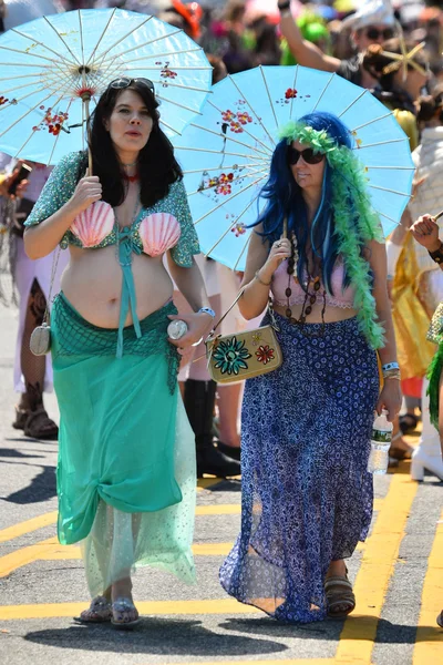 34º Desfile Anual de Sirenas en Coney Island — Foto de Stock