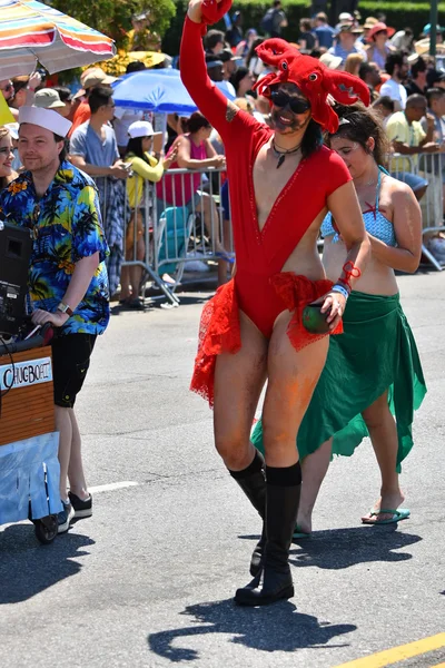 34º Desfile Anual de Sirenas en Coney Island — Foto de Stock